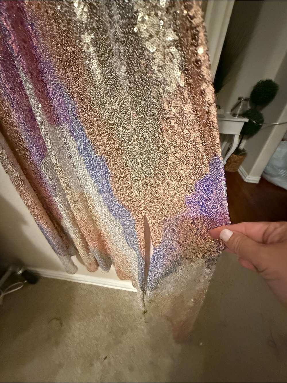 Sequin V-Neck Midi Dress in Iridescent Midi Dress. Size Large Saltwater luxe - Picture 8 of 15
